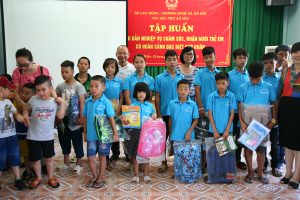 ĐẤU GIÁ TỪ THIỆN: ƯƠM NHỮNG MẦM XANH