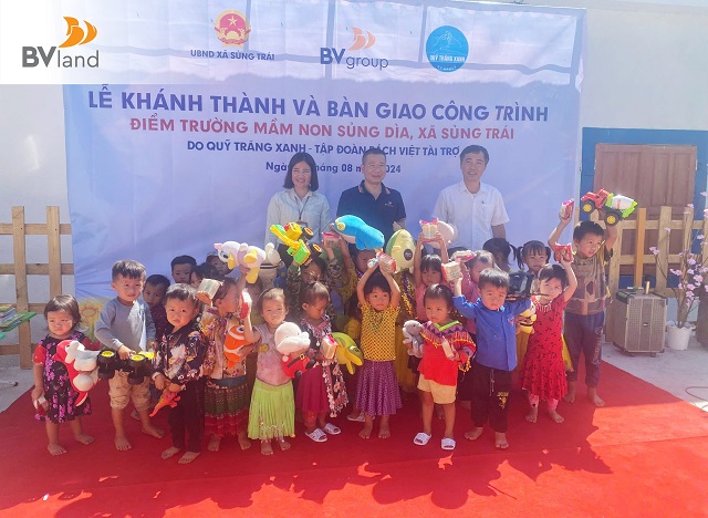 TRĂNG XANH TRAO TẶNG “ĐIỂM TRƯỜNG MƠ ƯỚC” NƠI RẺO CAO HÀ GIANG