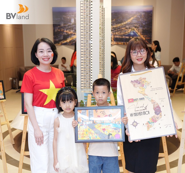 DIAMOND HILL THÁI NGUYÊN ĐÓN “TẾT ĐỘC LẬP”: RỰC RỠ CỜ HOA, THĂNG HOA CẢM XÚC