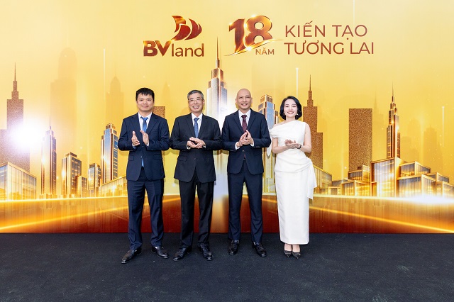 Bùng nổ, cảm xúc và tự hào tại Lễ kỷ niệm 18 năm thành lập BV Land – vững bước kiến tạo tương lai